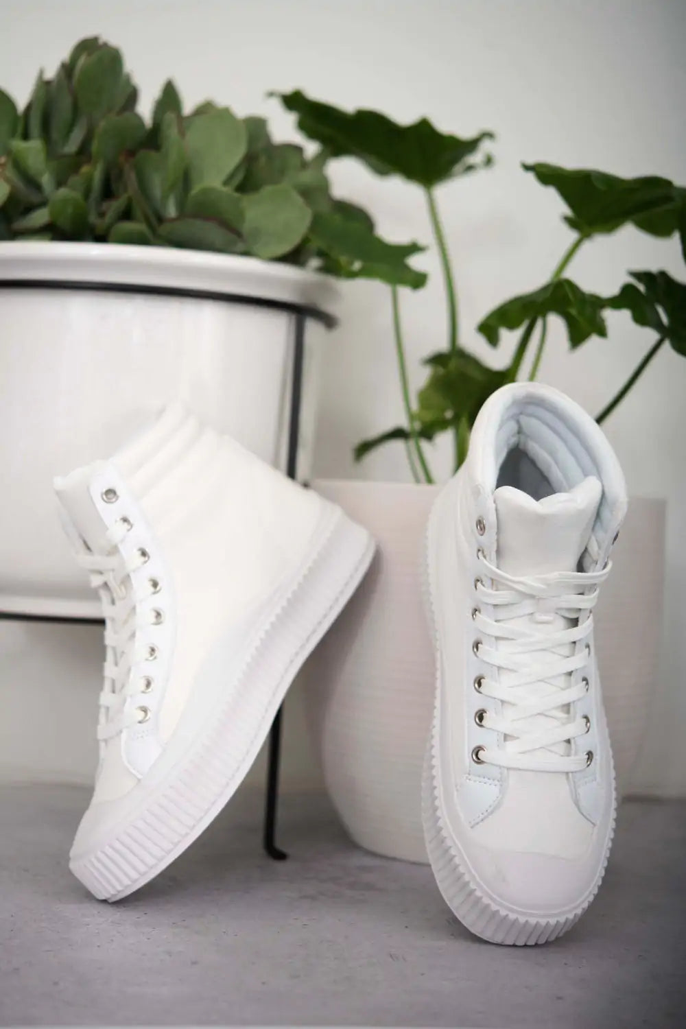 high top-white-sneaker