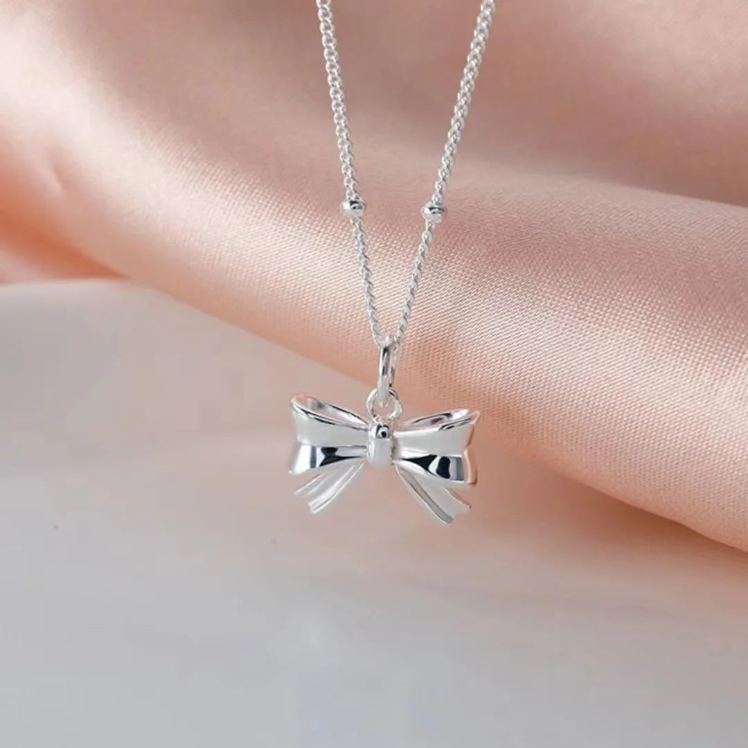 Chic Bow Choker.